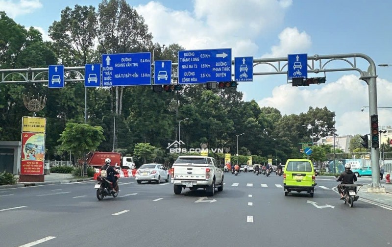 CC gửi bán nhà MT ngay CV Hoàng Văn Thụ ngang 11m 5 lầu 163m2 ra sân bay chỉ 3” 28 tỷ