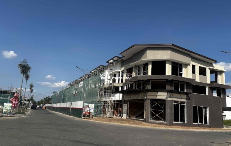 SHOPHOUSE Nam Long II Central Lake Gía chỉ từ 7,1 tỷ - 9,2 tỷ.