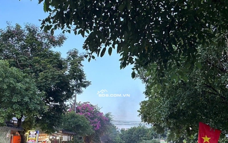 Bán 1 cặp đất đường Nguyễn Chánh thông Nguyễn Tất Thành