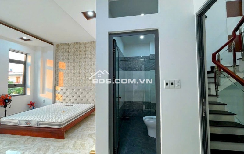 NHÀ ĐẸP 4 TẦNG MÊ LỆCH HÒA PHÚ 9 – FULL NỘI THẤT