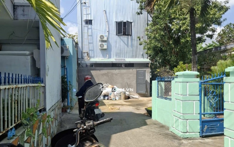 Bán nhà GÓC 2 mặt kiệt đường Cách Mạng Tháng 8 - gần đường chính