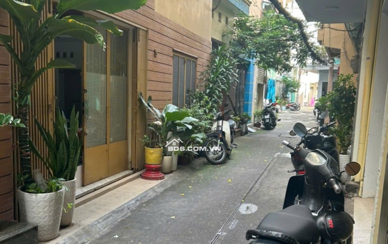 Cho thuê MB và 1 phòng trên lầu tại hẻm 77 Ngô Gia Tự P2 Q10