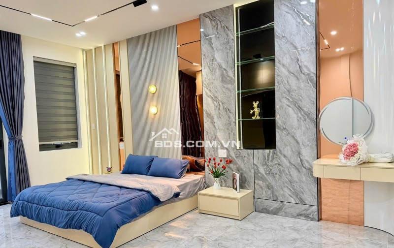 Bán Siêu phẩm nhà 3 Tầng FULL nội thất mặt tiền Dương Đức Hiền - Gần biển