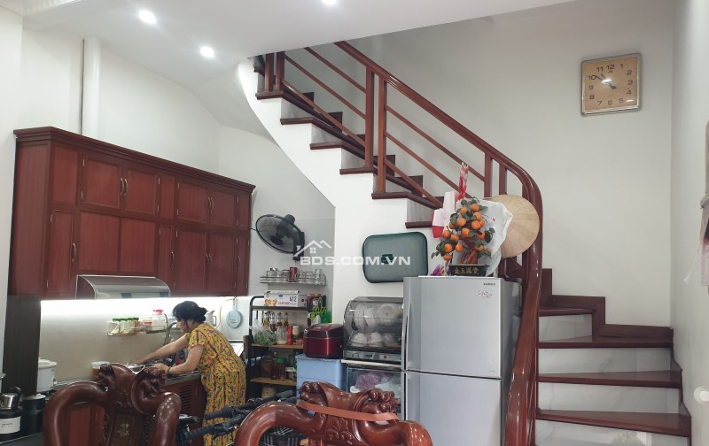 BÁN NHÀ ĐẸP 1.65 TỶ 3 TẦNG 37M2 ( ĐÔNG BẮC ) NGAY GẦN CẦU ĐÒ QUAN