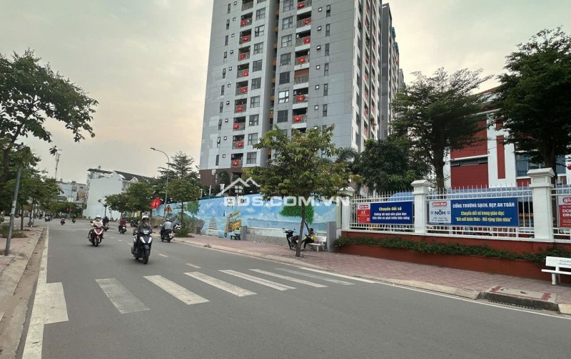 Bán nhà lô gốc KD cafe 3 lầu hẻm 616 Lê Đức Thọ 116m2 ngang 5.5m BÁN GẤP chỉ 18.9 tỷ.