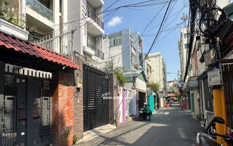 Bán nhà hẻm xe hơi 1 trệt 1 lầu 1 sân thượng Hoàng Diệu P13 Q4 siêu đẹp