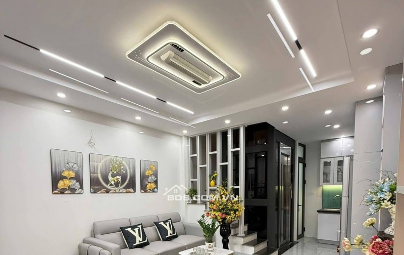 Bán Nhà Thang Máy Giải Phóng, Hoàng Mai 33m, 6  tầng, mt 3.6m, giá 8.68 tỷ.