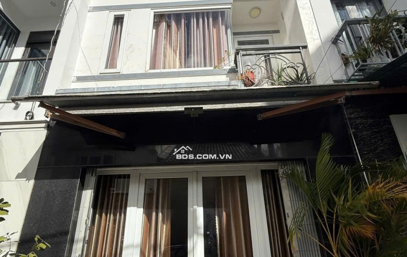 Trần Anh Tông , Phường Lâm Viên - Đà Lạt nhà 1 trệt 2 lầu 3 phòng ngủ 3 nhà vệ sinh 1 phòng thờ 1 bếp ăn