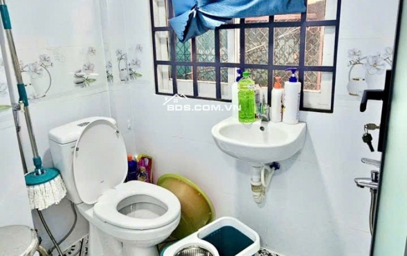 Nhà 3 tầng cạnh mặt tiền, gần Cầu Vượt Cộng Hòa, 3.8 tỷ