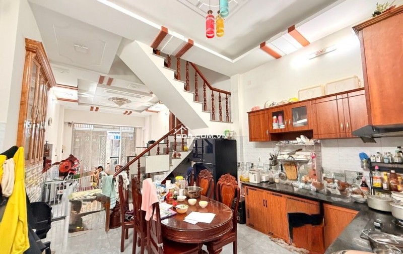 NHÀ 3 TẦNG ĐÚC BTCT Ô TÔ ĐỖ CỬA THÔNG KHẮP NGÃ