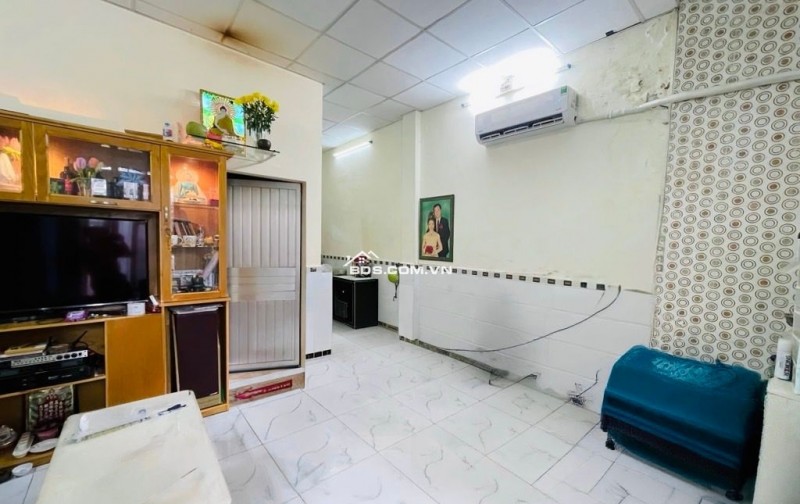  MUA ĐẦU TƯ Ở CHO THUÊ GIỮ TIỀN TỐT - 1 CĂN RA MT NGUYỄN VĂN QUÁ SẦM UẤT - GIÁP GÒ VẤP TÂN BÌNH - 5P QUA NHÀ GA T3 - NGANG 5M VUÔNG A4 ĐẸP .