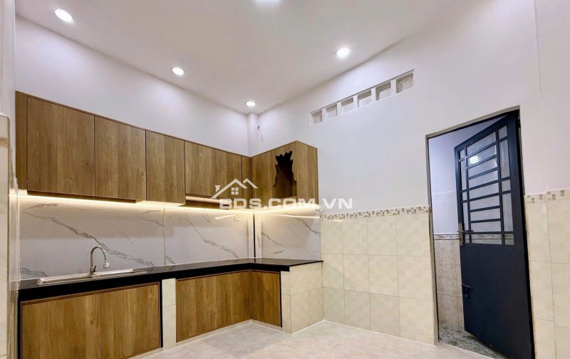 Cần bán nhà chất giá tốt tại đường Phạm Văn Chí Quận 6