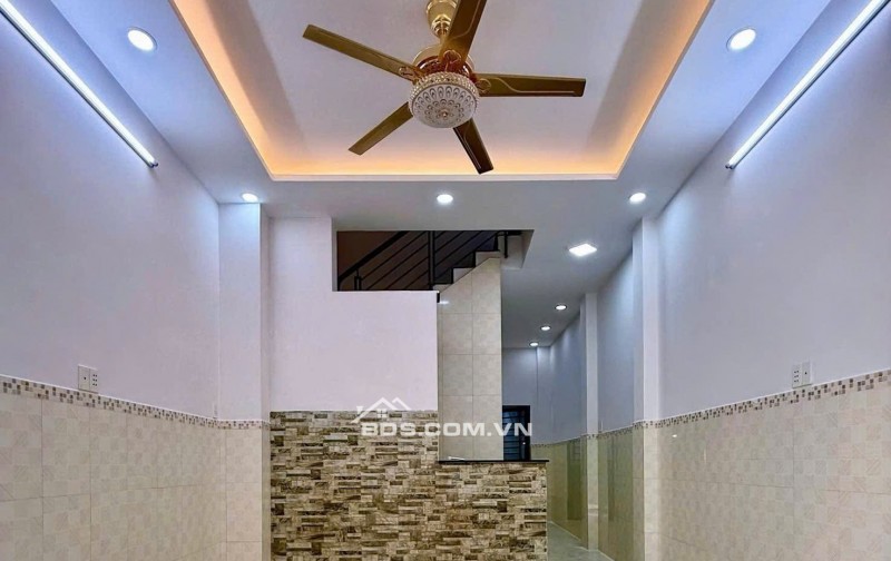 Cần bán nhà chất giá tốt tại đường Phạm Văn Chí Quận 6