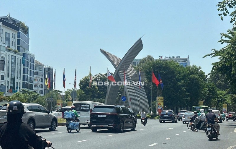 CC gửi bán nhà MT ngay CV Hoàng Văn Thụ ngang 11m 5 lầu 163m2 ra sân bay chỉ 3” 28 tỷ