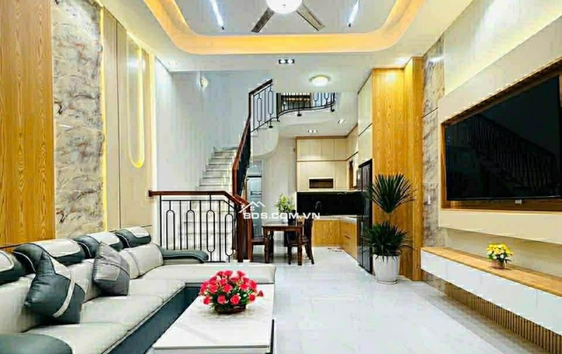 Bán nhà 3 tầng 3 mê Ô TÔ vào tận nhà Tôn Đức Thắng - FULL nội thất mới keng