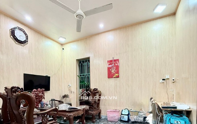 BÁN NHÀ 1.9 TỶ 3 TẦNG 40M2 ( ĐÔNG NAM ) NGÕ NGẮN NGAY HỒ VỊ XUYÊN