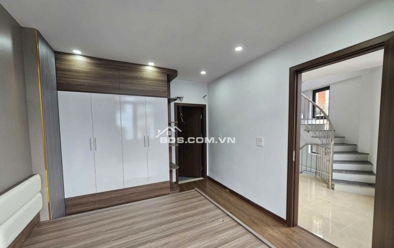 SIÊU PHẨM LONG BIÊN – 6 TẦNG THANG MÁY – LÔ GÓC – Ô TÔ VÀO NHÀ – NHỈNH 9 TỶ