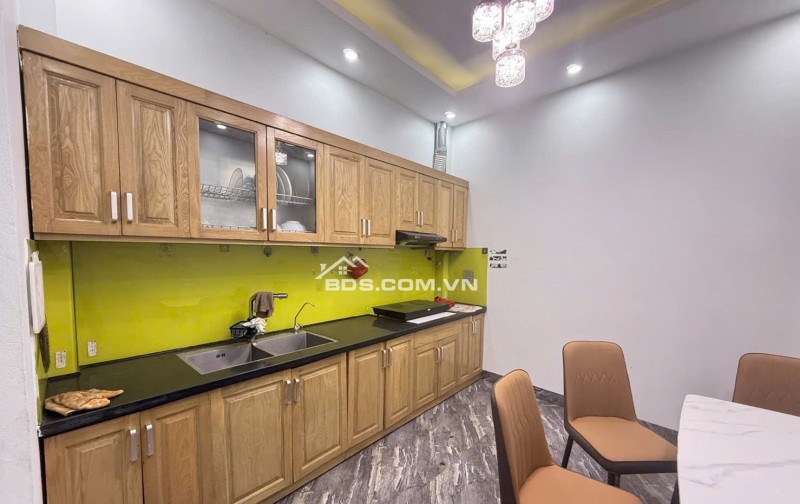 BÁN NHÀ THẠCH BÀN LONG BIÊN 40M2 5 TẦNG GẦN PHỐ GIÁ NHỈNH 8 TỶ