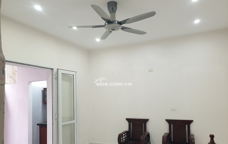 BÁN NHÀ ĐẸP 1.8 TỶ 3 TẦNG 28M2 ( ĐÔNG NAM ) GẦN NGAY CẦU ĐÒ QUAN