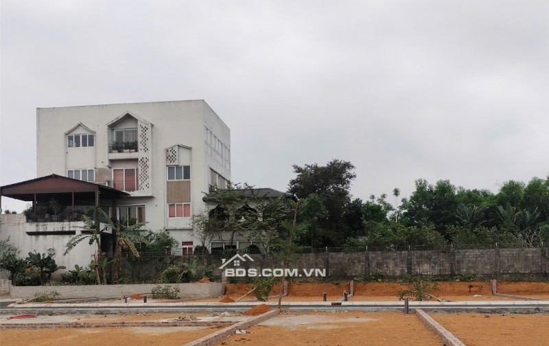 ƯU ĐÃI LÔ ĐẤT SÁT QL21 CẠNH TƯỜNG DỰ ÁN ĐẤT ĐẤU GIÁ ĐỐI DIỆN TRƯỞNG CĐ NGHỀ CHẤT LƯỢNG CAO HOÀ LAC