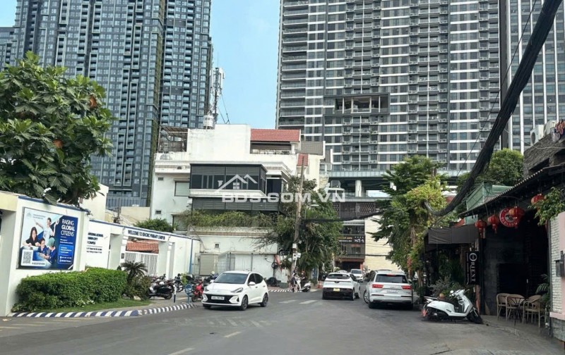 Biệt thự VIP Thảo Điền Q2 ngang 15m 580m2 4 tầng có thang máy tặng hồ bơi chỉ 135 tỷ.