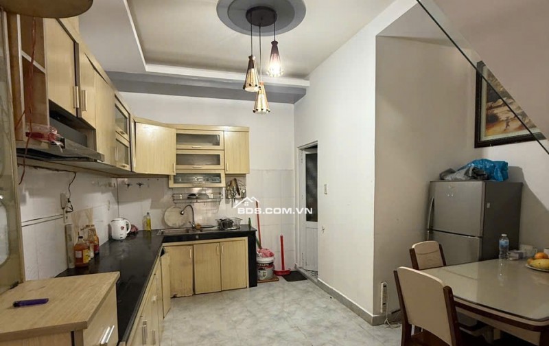 Trần Anh Tông , Phường Lâm Viên - Đà Lạt nhà 1 trệt 2 lầu 3 phòng ngủ 3 nhà vệ sinh 1 phòng thờ 1 bếp ăn