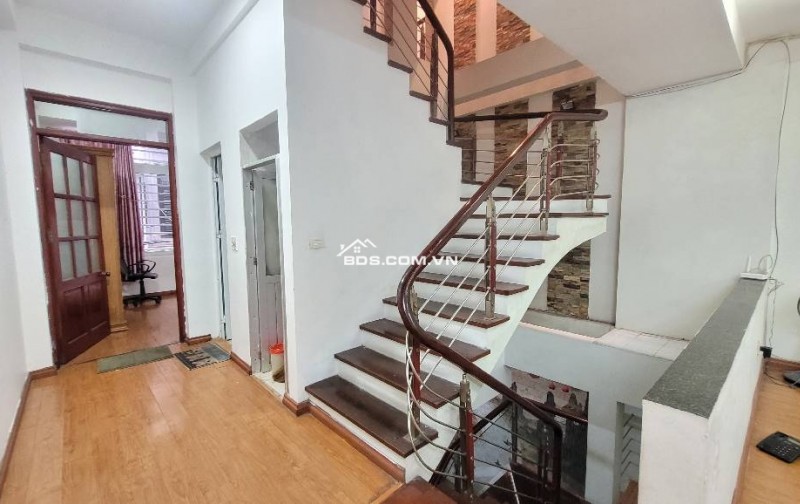 GIẢM SỐC HƠN 5 TỶ–CHỦ NGỘP THỞ CẦN BÁN GẤP–90 m2 GIÁ 15.X TỶ-NGỌC LÂM LONG BIÊN