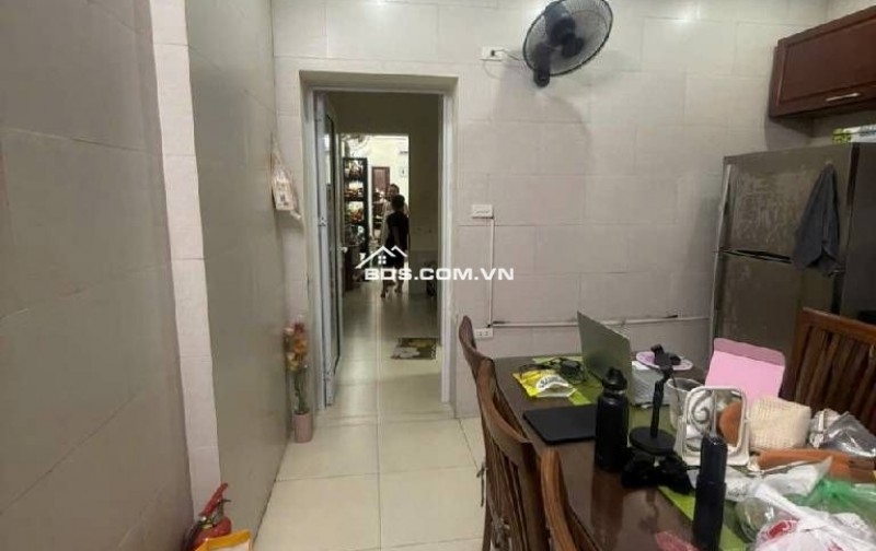 Tập thể Nguyễn văn Cừ Long Biên 4 tỷ 60m tầng 1 vừa ở vừa kinh doanh