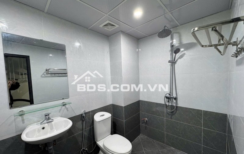 NHÀ DÂN XÂY ĐỘC LẬP 5 TẦNG KIÊN CỐ - NGÕ THÔNG - Ô TÔ ĐỖ CỬA