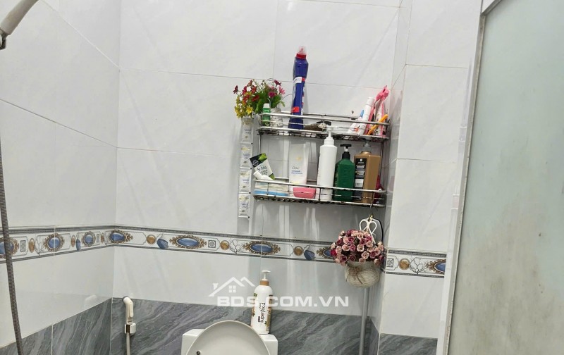 BÁN NHÀ CHÍNH CHỦ: NHỎ, ĐẸP, CHẮC CHẮN, HẺM THÔNG - RỘNG, KDC THÂN THIỆN. LH:0989051114.