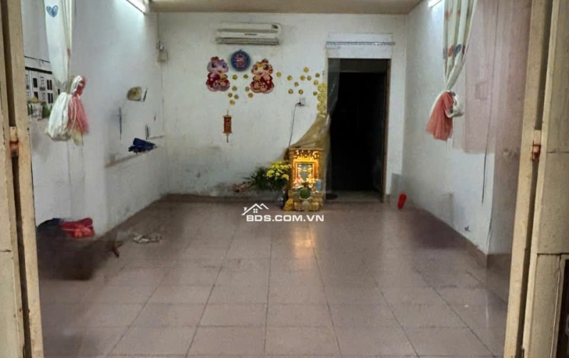 Cho thuê MB và 1 phòng trên lầu tại hẻm 77 Ngô Gia Tự P2 Q10