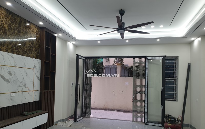 BÁN NHÀ ĐẸP 2.35 TỶ 3 TẦNG 57M2 ( ĐÔNG NAM ) NGÕ PHÙ NGHĨA