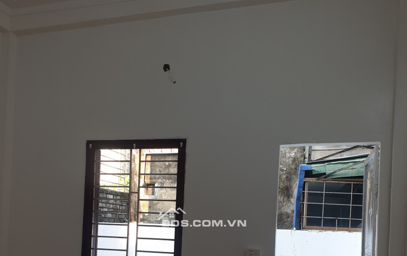 BÁN NHÀ 2.65 TỶ 3 TẦNG 97M2 ( ĐÔNG NAM ) Ô TÔ ĐỖ CỬA NGÕ GIẢI PHÓNG