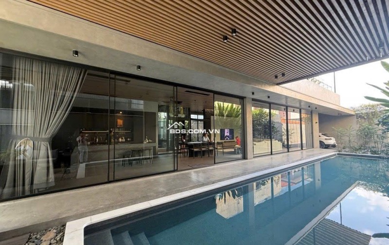 Biệt thự VIP Thảo Điền Q2 ngang 15m 580m2 4 tầng có thang máy tặng hồ bơi chỉ 135 tỷ.