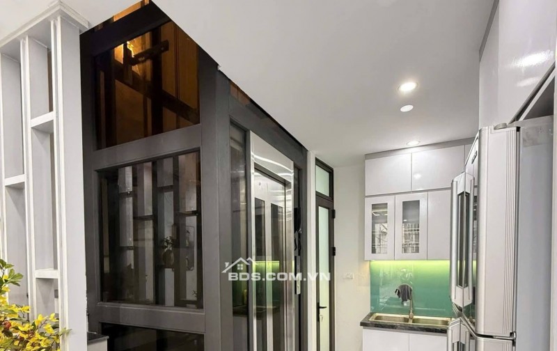 Bán Nhà Thang Máy Giải Phóng, Hoàng Mai 33m, 6  tầng, mt 3.6m, giá 8.68 tỷ.