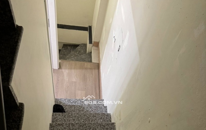 Lý Thường Kiệt 4 Tầng 11,3 Tỷ Ô TÔ Đỗ Cổng – Ngõ Rộng Sạch Thoáng Sáng