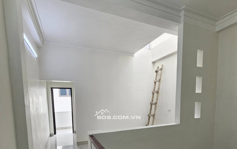 BÁN NHÀ ĐẸP 1.95 TỶ 3 TẦNG 50M2 ( TÂY NAM ) KHU LỘC VƯỢNG
