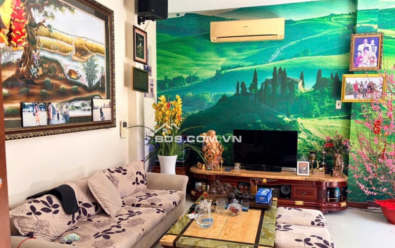 CC gửi bán nhà MT ngay CV Hoàng Văn Thụ ngang 11m 5 lầu 163m2 ra sân bay chỉ 3” 28 tỷ