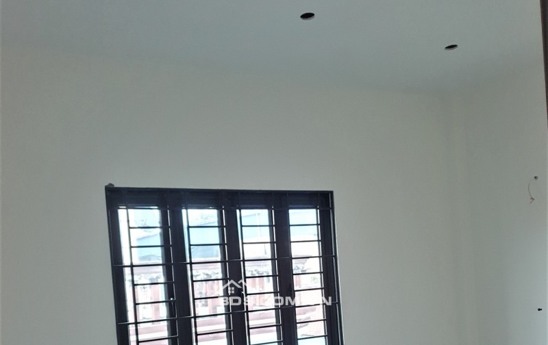 BÁN NHÀ ĐẸP 1.75 TỶ 3 TẦNG 52M2 ( ĐÔNG BẮC ) NGÕ KHU ĐỆ TỨ