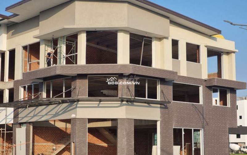 SHOPHOUSE Nam Long II Central Lake Gía chỉ từ 7,1 tỷ - 9,2 tỷ.