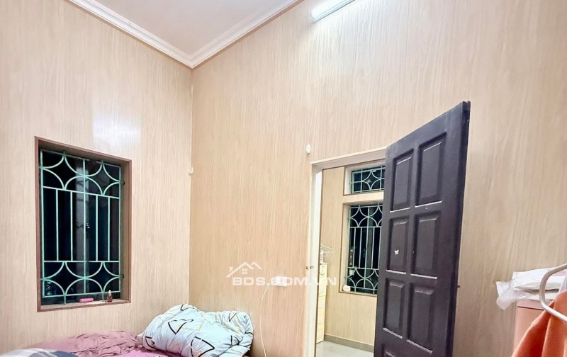 BÁN NHÀ 1.9 TỶ 3 TẦNG 40M2 ( ĐÔNG NAM ) NGÕ NGẮN NGAY HỒ VỊ XUYÊN