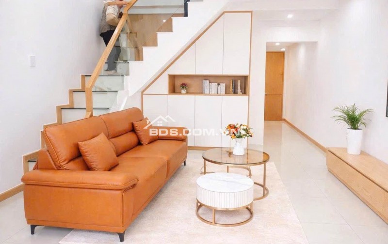 NHÀ ĐƯỜNG NÚI THÀNH – Sát Quảng trường 29/3 – Vào  ở luôn