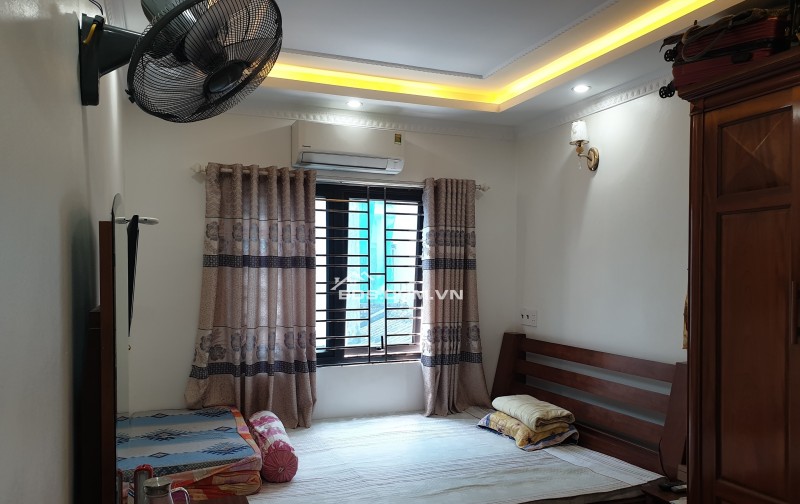 BÁN NHÀ ĐẸP 1.65 TỶ 3 TẦNG 37M2 ( ĐÔNG BẮC ) NGAY GẦN CẦU ĐÒ QUAN