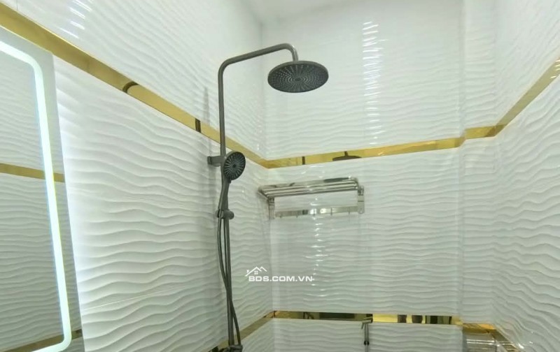 BÁN GẤP NHÀ  BẾN BÌNH ĐÔNG KHU VIP  TRÊN BẾN DƯỚI THUYỀN