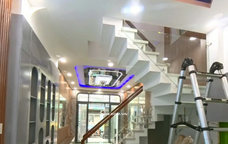 BÁN GẤP NHÀ  BẾN BÌNH ĐÔNG KHU VIP  TRÊN BẾN DƯỚI THUYỀN