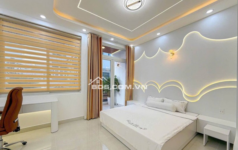 Bán nhà 3 tầng 5x12 gần Phú Mỹ Hưng, full nội thất 10 tỷ 6