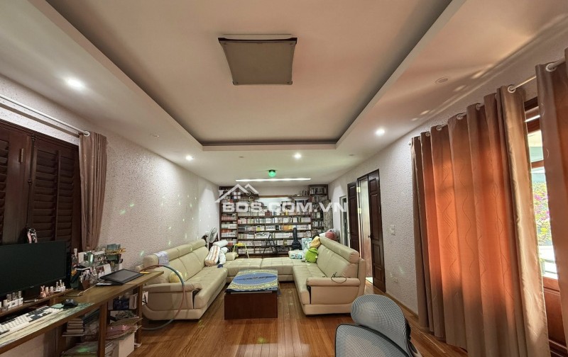 Phố Lạc Long Quân View Hồ 170M2 86 Tỷ MT Rộng 2 Măt Trước Sau Quy Hoạch ỔN