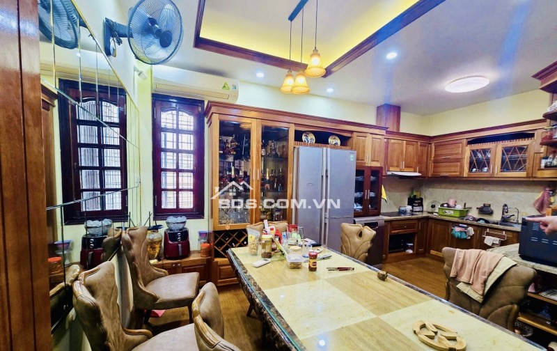 Mặt Phố Lò Đúc Mặt Tiền 5.6M 43.5 Tỷ 6 Tầng Gía hợp Lý Đoạn đẹp vỉa hè rộng