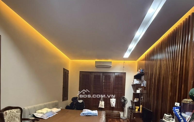 Phố Lạc Long Quân View Hồ 170M2 86 Tỷ MT Rộng 2 Măt Trước Sau Quy Hoạch ỔN