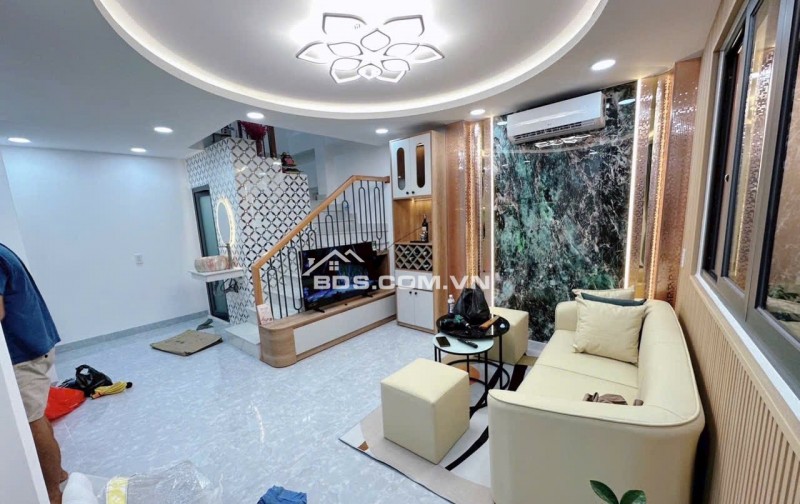 Ngã Tư Hàng Xanh - B.Thạnh | 4 tầng ~35m² | Chào 5.x Tỉ T.L